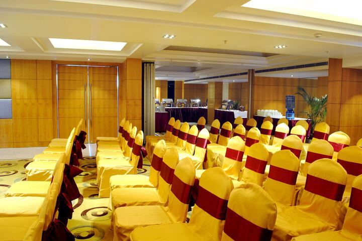 Ballroom/Hall 19 of 34