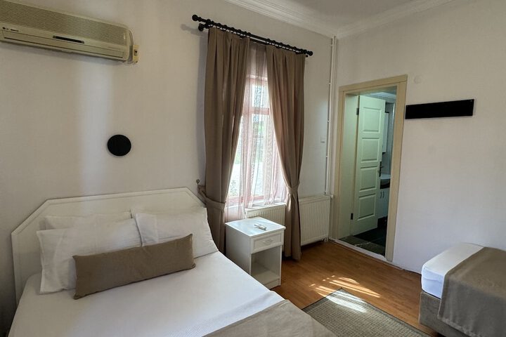 Room 2 of 39