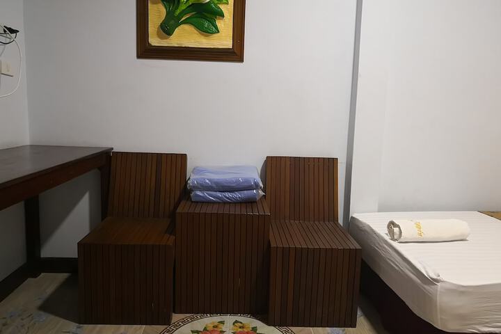 Room 5 of 12