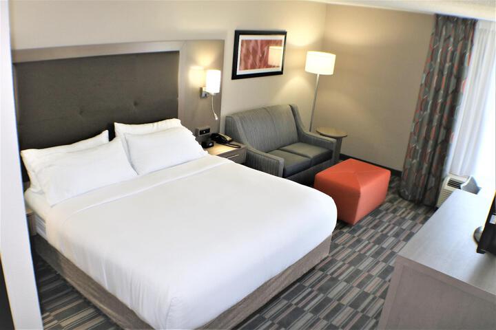 Standard Room, King or Two Doubles (6 of 7)