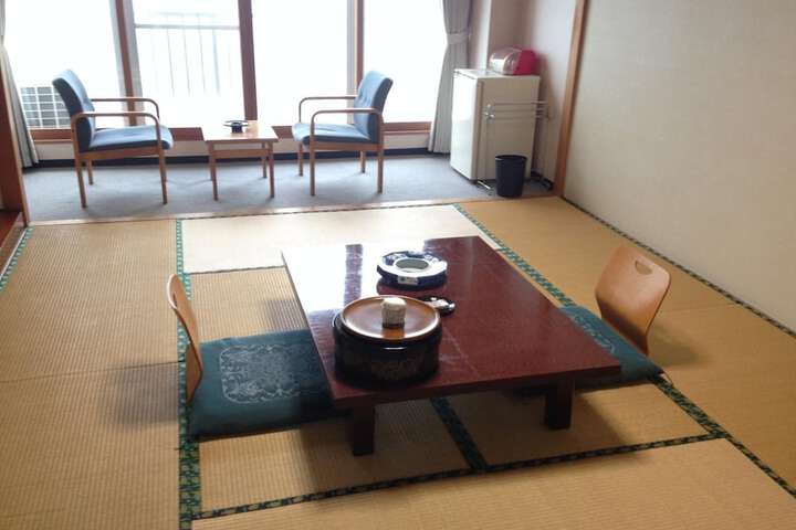 Room 9 of 48