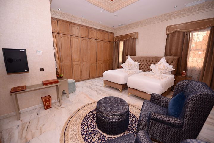 Room 25 of 77