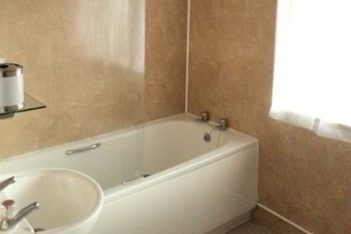 Room 2 of 7