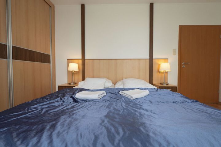 Room 9 of 36