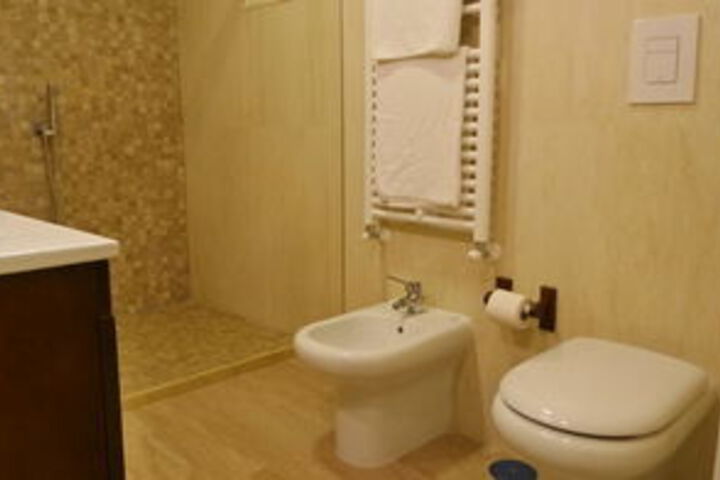 Room 4 of 25