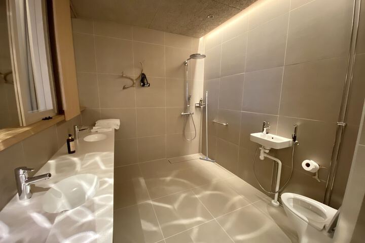 Room 46 of 104