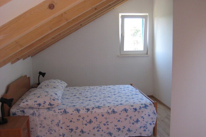 Room 2 of 31