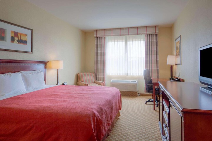 1 King Bed (7 of 16)