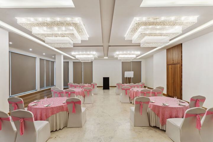 Ballroom/Hall 65 of 79