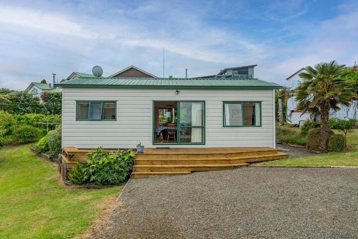 The Bach - Whitianga Holiday Home