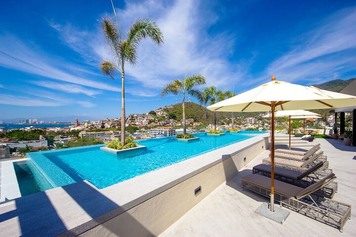 Pool 2 of 8