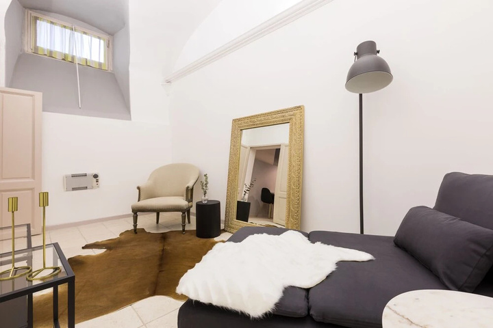 Room 4 of 11