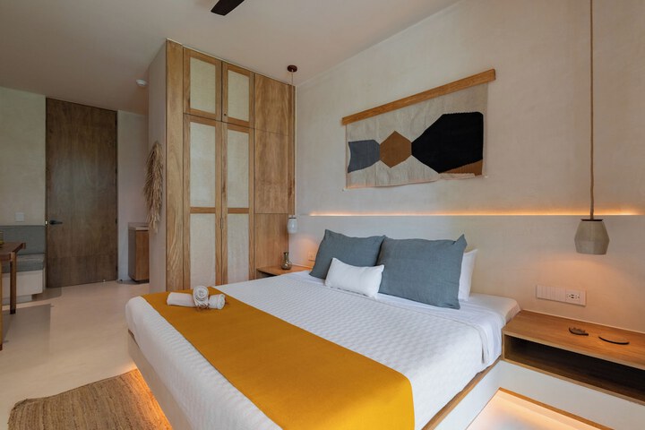 Room 17 of 80