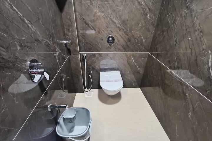 Room 12 of 16