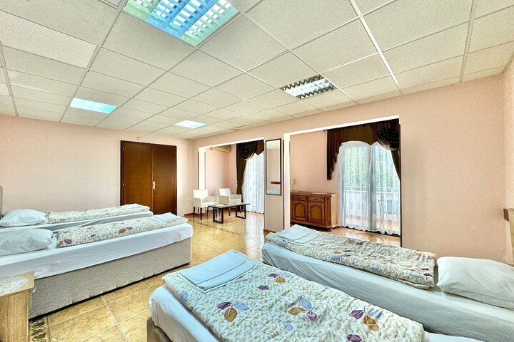 Room 10 of 85