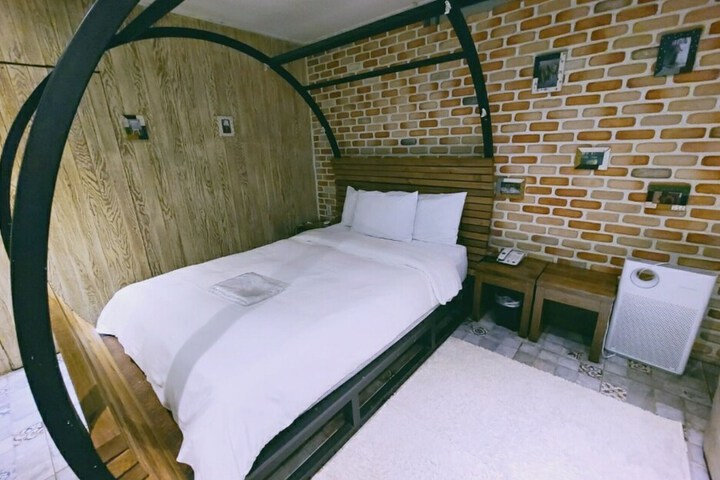 Room 32 of 71