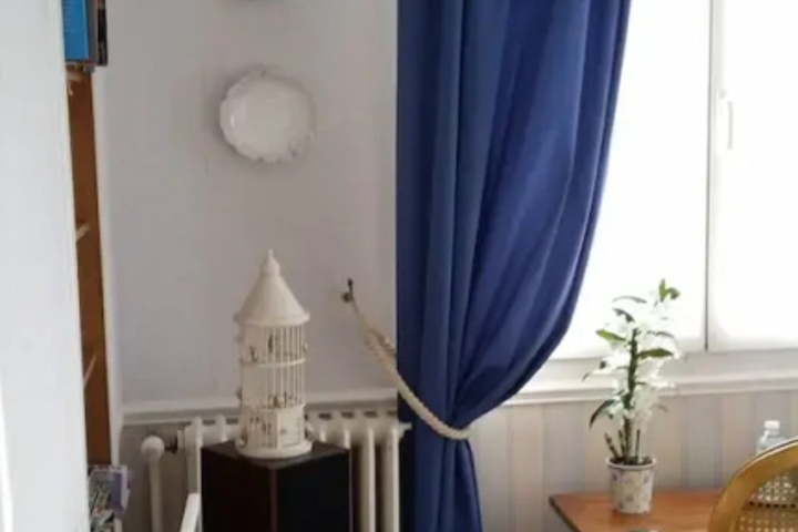 Room 6 of 10