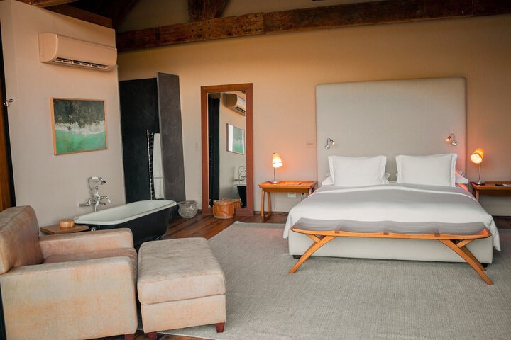 Room 4 of 74