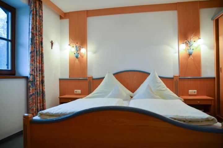 Room 6 of 40