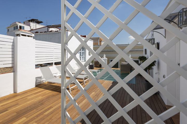 Sundeck 69 of 81