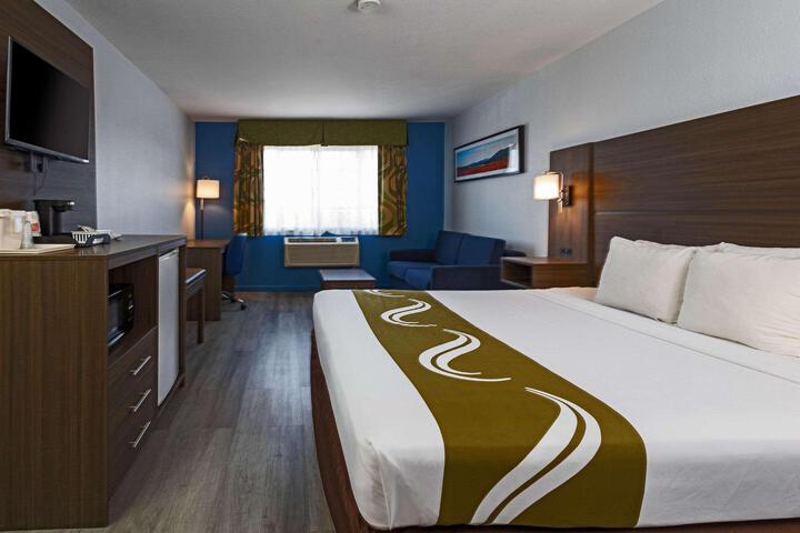1 King Bed (12 of 15)