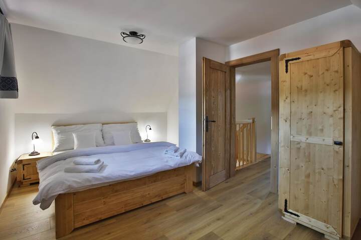 Room 5 of 47