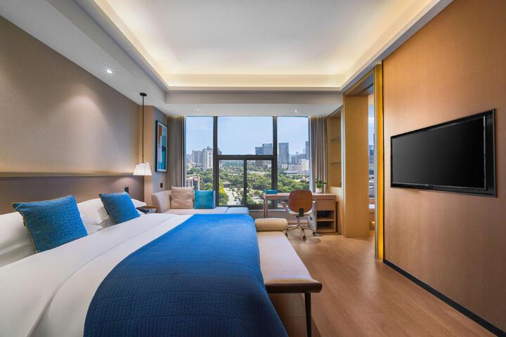 Room 13 of 28