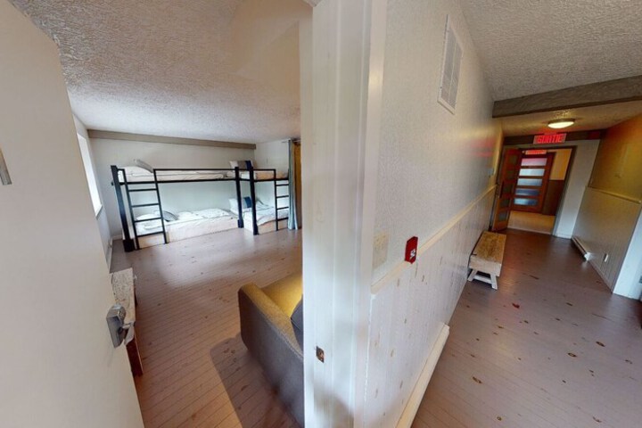 Room 14 of 33