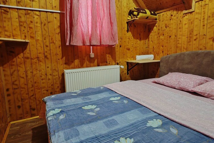 Room 4 of 18