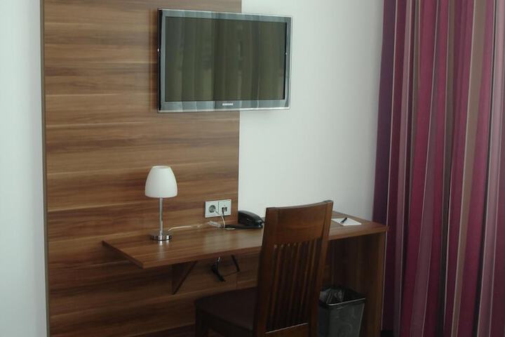 Room 8 of 20