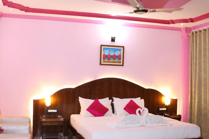 Room 3 of 44