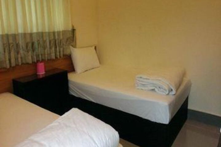 Room 13 of 22
