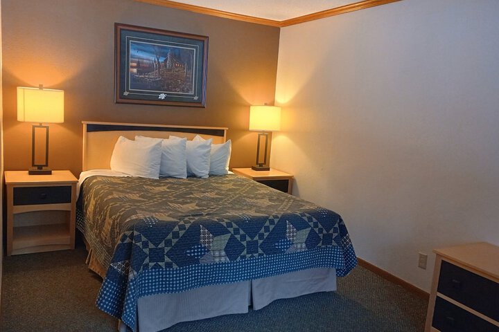 2 Queen Beds (11 of 28)