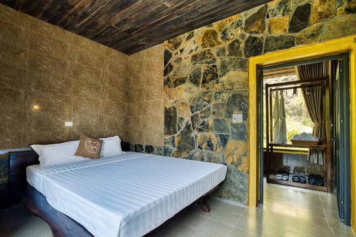 Room 5 of 74
