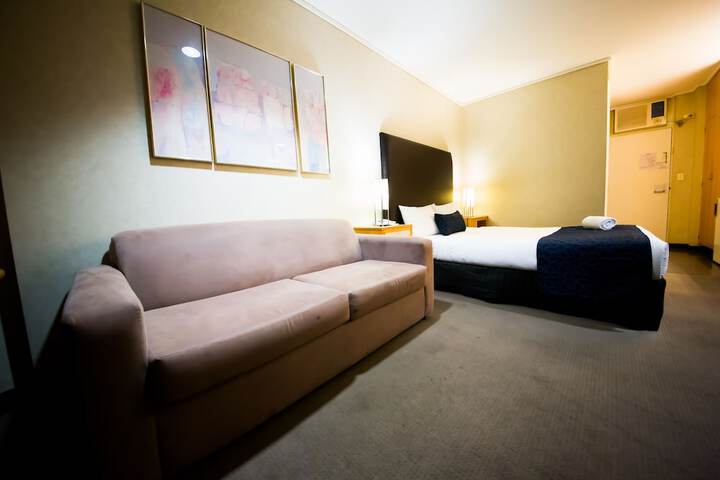 Room 10 of 32