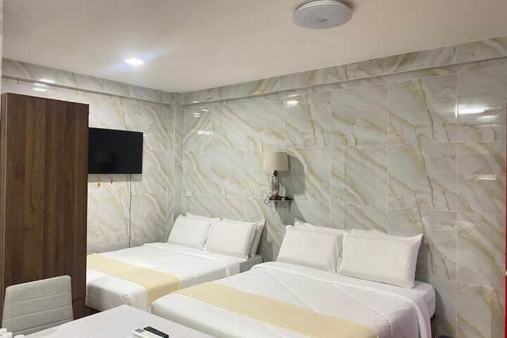 Room 17 of 37