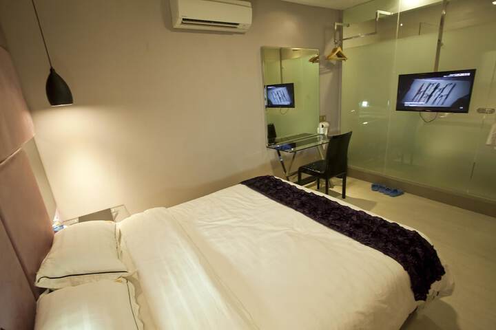 Room 9 of 31