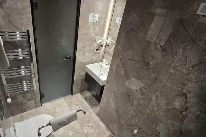 Room 30 of 46