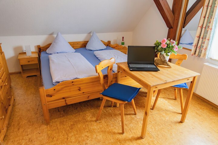 Room 6 of 51
