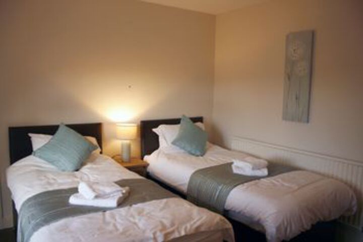 Room 8 of 16