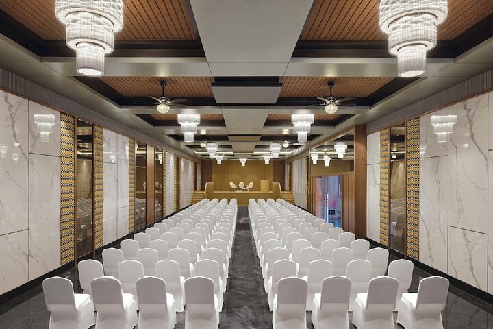 Ballroom/Hall 38 of 43