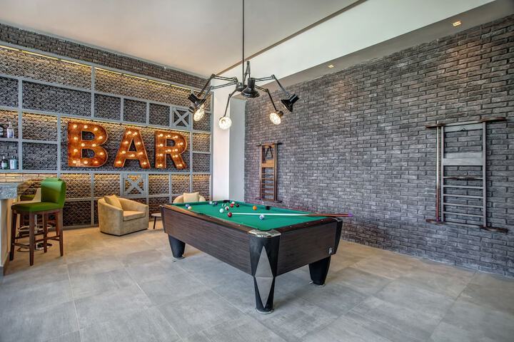 Lounge 178 of 218