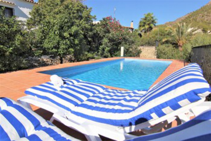 Pool 64 of 76