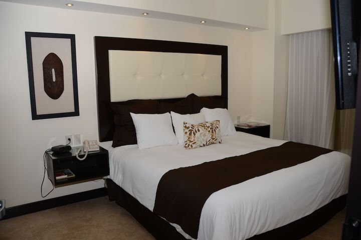 Room 6 of 105