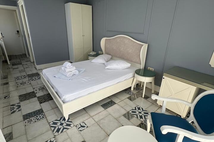 Room 44 of 125