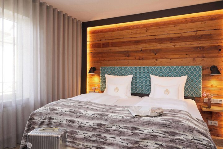 Room 32 of 185