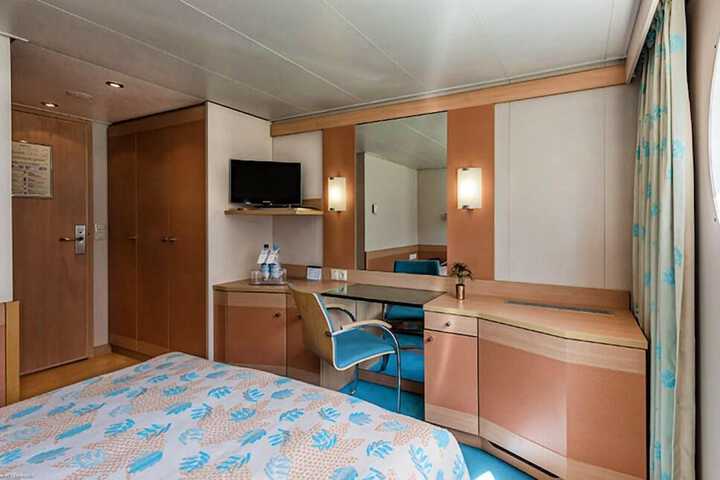 Room 10 of 34