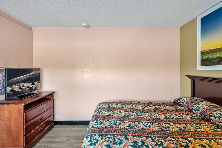 Room 10 of 30