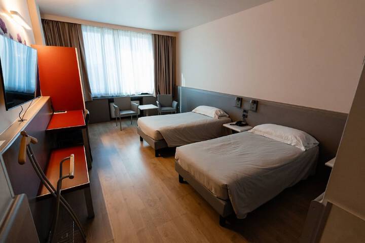 Room 4 of 70