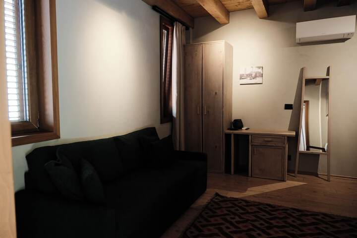 Room 29 of 93